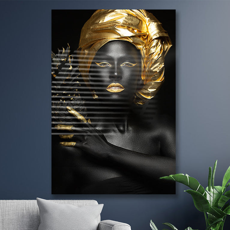 Vrouw Zwart met gouden doek